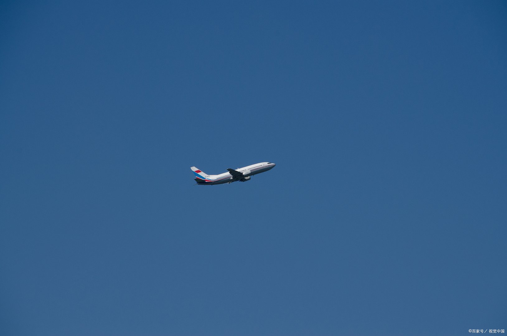 部分飞机残骸和人体组织碎片被发现，通过这些东西披露出了哪些信息？