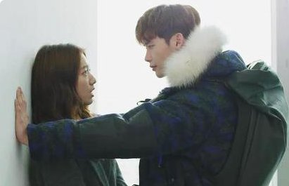 壁咚是什么意思？