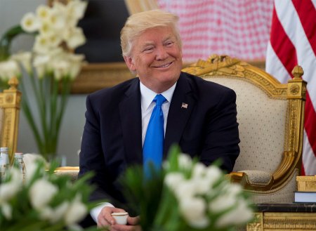 特朗普被提名为总统候选人，你认为其连任总统的机会大吗？