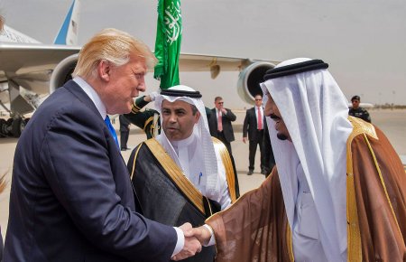 特朗普被提名为总统候选人，你认为其连任总统的机会大吗？