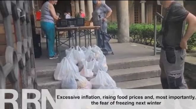 德中产家庭排7小时队领免费的救济粮,何以沦落至此?