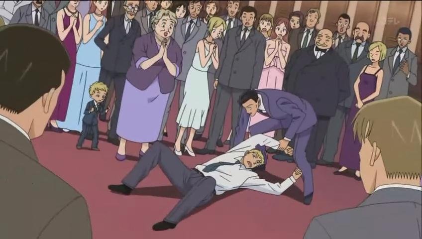 名侦探柯南621集中毛利小五郎说的在“餐厅里摔倒的人”在哪集？