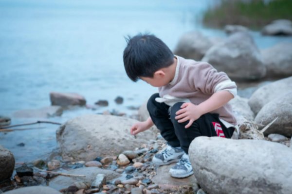 naughty的中文意思是什么