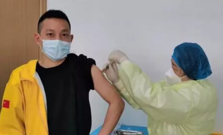 国外又一款疫苗出问题了！4人接种强生疫苗后出现血栓，为何会出现此现象？