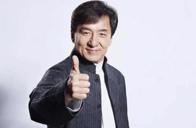 荷兰弟《神秘海域》拍打戏致敬成龙，成龙对此有何表示？