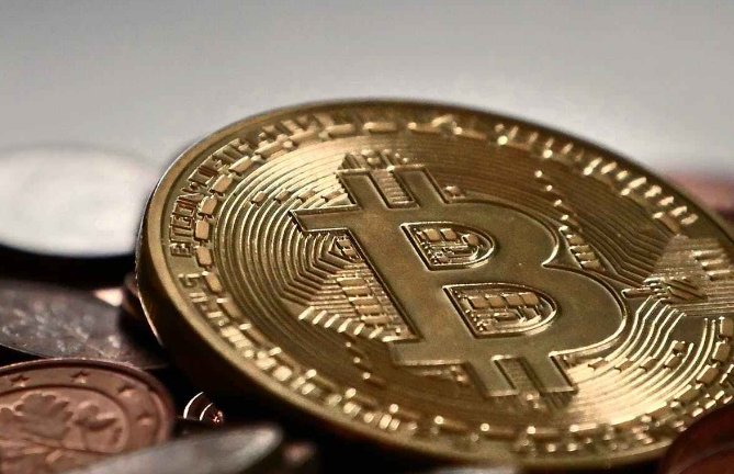 比特币盘中剧震10.7万人爆仓，比特币为什么突然暴跌？