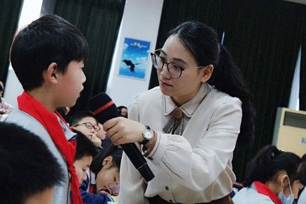 粉墨登场是什么意思?