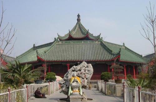 方丈为何在看到女婴生来不哭不笑后，说佛门净地你怎敢来？