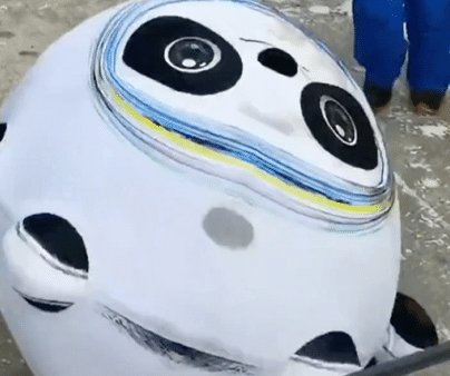 冰墩墩挑战4A摔个大屁墩，被说脏时有何反映？