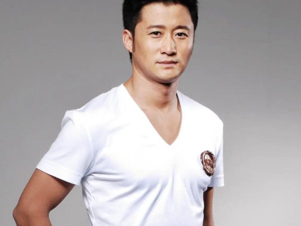 吴京回应一个人跑路演的原因