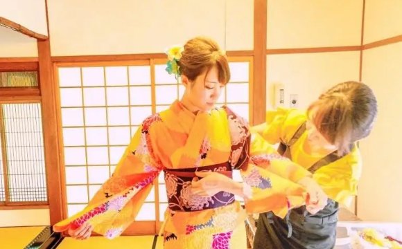 女子在苏州街头穿和服，被警察带走，如此节日穿和服被抓究竟冤不冤？