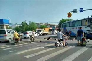 揪心！此地一客车高速侧翻！致27人遇难20人受伤，谁该为此事负责？