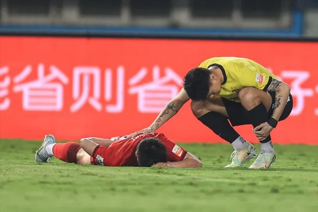 太坏了！韦世豪致赵宏略四根肋骨骨折，他的缺席会给球队带来哪些影响？