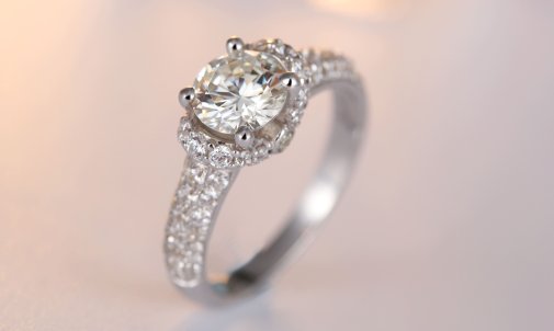 太原民警盗窃钻石名表，这位民警是如何被判刑的？