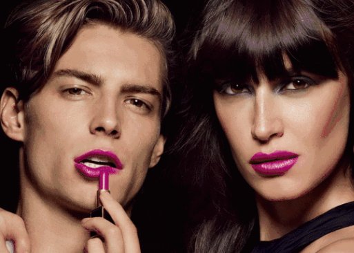 小伙偷女同事口红送女友,他的行为违反了哪些法律?