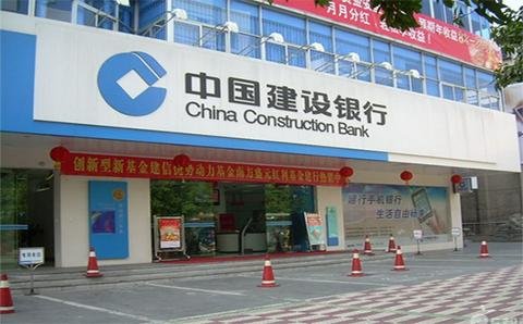 湖北大妈存款两万元,被银行办成了保险,我们如何确保老年人能够正常存储?