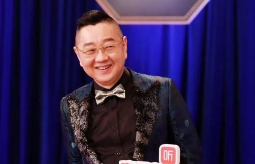 张绍刚之前是央视主持人吗？他为什么离开央视？