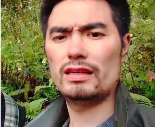 父母探望甘宇含泪说从未放弃，他是一个多么坚强的人？