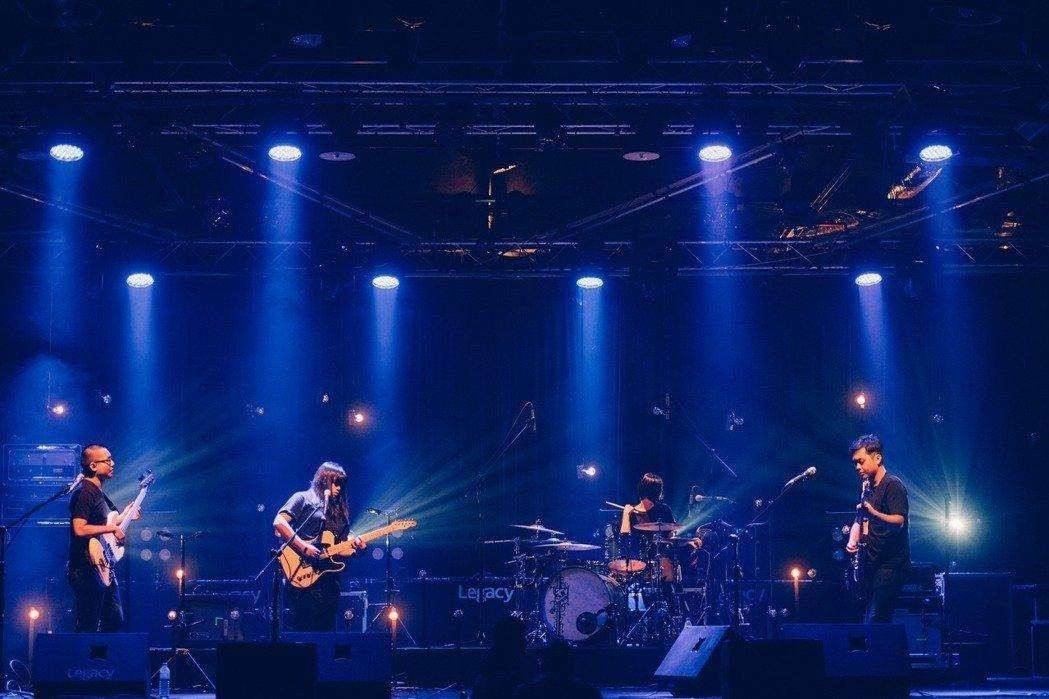 周杰伦与五月天在跨年晚会中合唱，他们是否能代表90年代的华语乐坛？