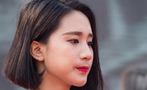 女朋友对我很冷淡，沟通变得越来越少，她是不是已经不爱我了？