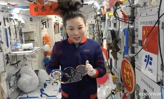 航天员在空间站变出奥运五环，他们是如何做到的？