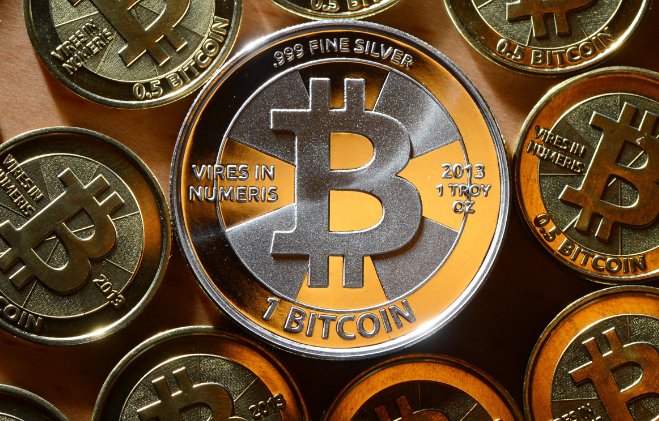 比特币盘中剧震10.7万人爆仓，比特币为什么突然暴跌？