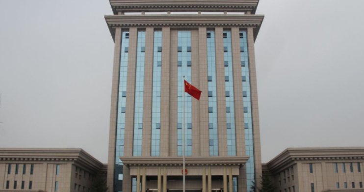 河南女子被丈夫家暴欲离婚，丈夫反而向其索要20万，怎么看待丈夫的做法