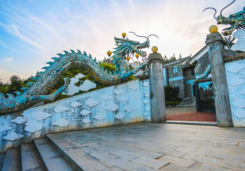 龙背墙是什么意思？