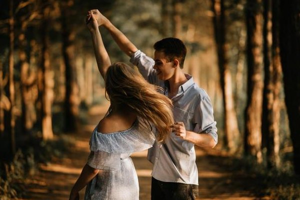 紧贴的意思是什么