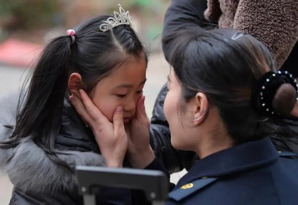 杭州一大四女儿拍下7000张妈妈辛勤工作照，此女子这么做有什么意义？