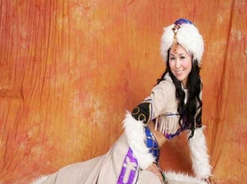 歌词第一句是:是不是天边的大海流淌一湾情思流进高源不再离去的歌名叫什么?