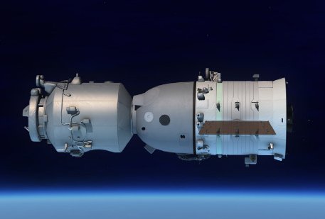 我国神舟七号飞船执行出舱任务的宇航员是