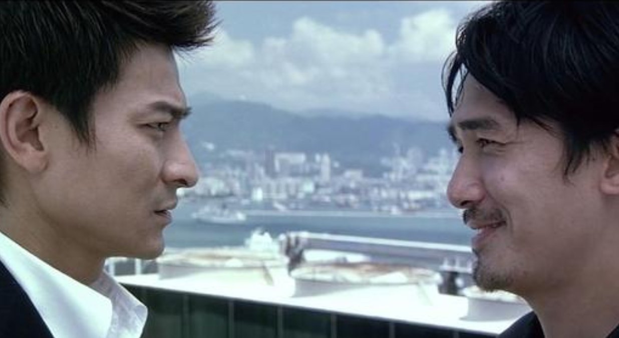 热依扎自曝身上带有吸奶器，为赶时间边走路边吸奶，网友对此是如何评价的？