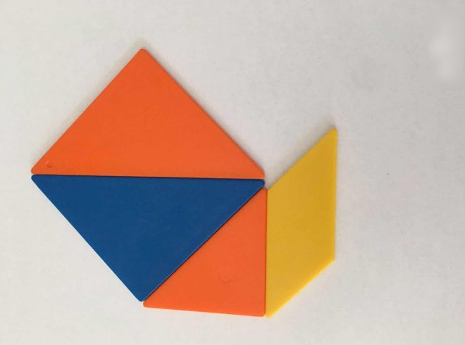 七巧板七块都用上能拼出六边形吗？如果能请说明怎么拼成