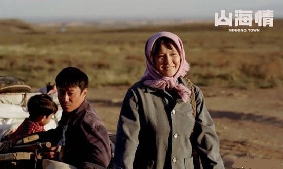 热依扎自曝身上带有吸奶器，为赶时间边走路边吸奶，网友对此是如何评价的？