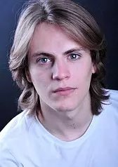 西班牙人是黑人还是白人,头发和眼睛各是什么颜色的