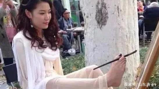 “无臂女孩”上非诚勿扰惨遭羞辱，被男子深情示爱，后来如何？