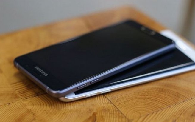 三星手机A7100型号的配置参