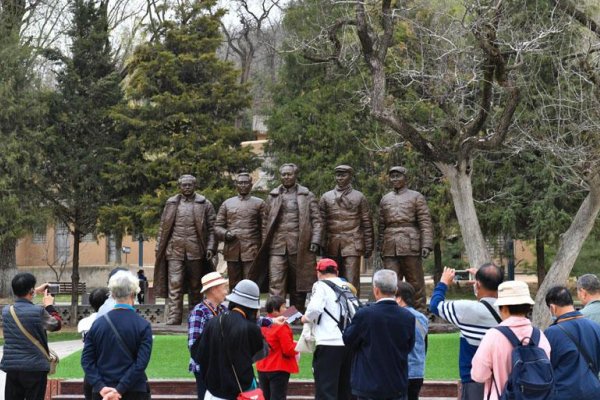 中国共产党党章中的三大历史任务是