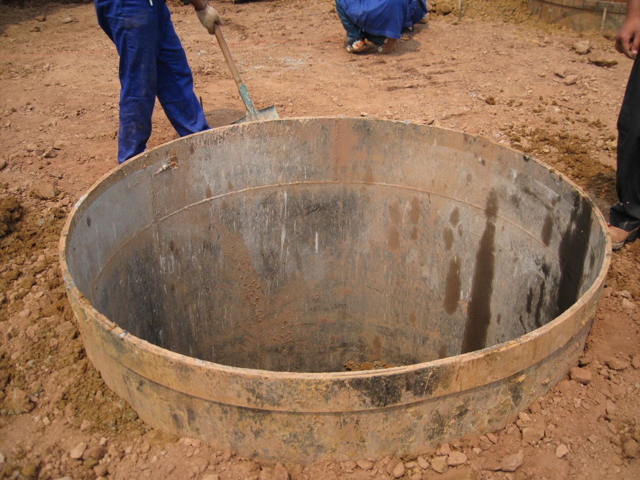 钻孔灌注桩施工的泥浆比重要求是多少?