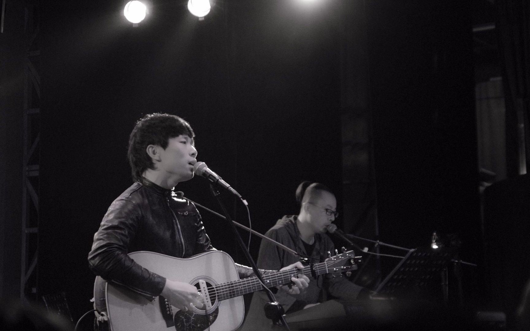 和我在成都的街头走一走直到所有的灯都熄灭了也不停留是什么歌？