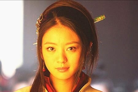 你知道安以轩在《倚天屠龙记》中扮演哪个角色吗？她的演技如何