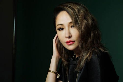 萧亚轩感情经历丰富，女人的一生谈几场恋爱才足够圆满？