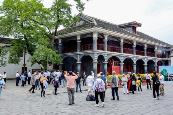 中国共产党党章中的三大历史任务是