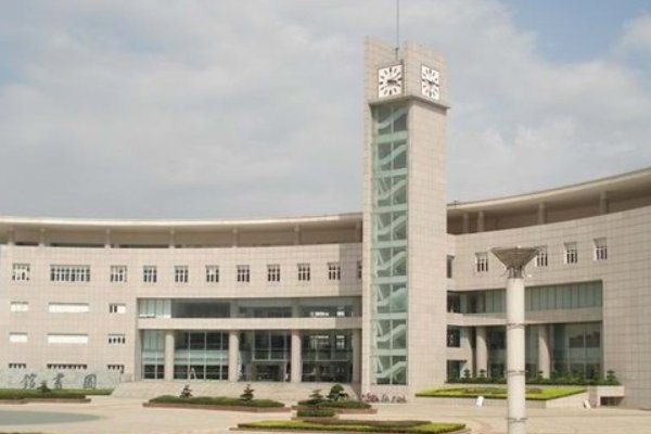 湖北经济学院招专科生吗