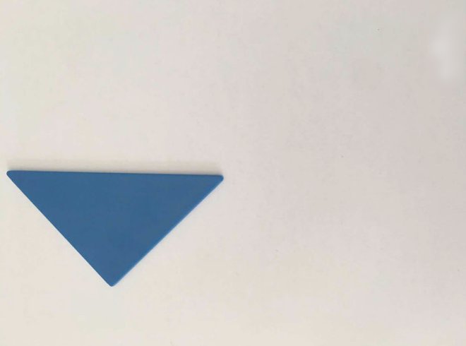 七巧板七块都用上能拼出六边形吗？如果能请说明怎么拼成