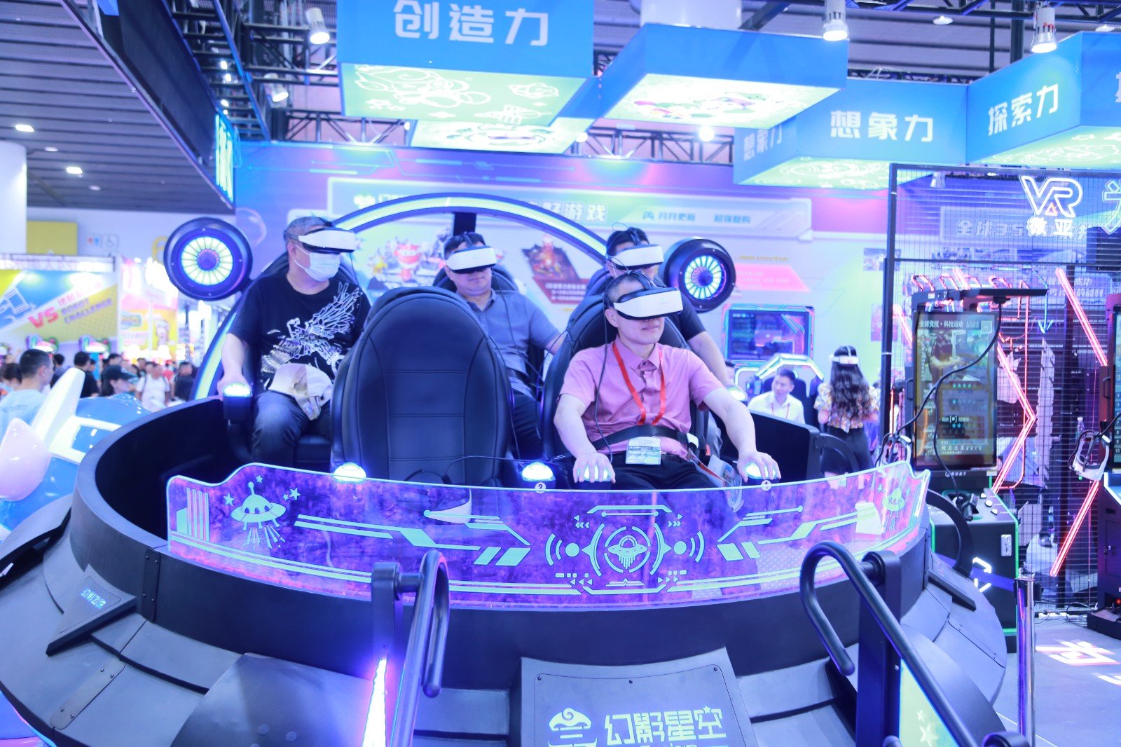 开一家小型VR体验馆加盟店要多少钱采购哪些设备