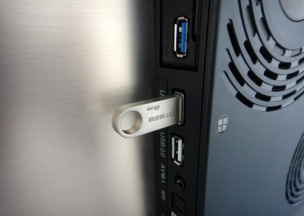 液晶电视的USB接口的作用是什么呢？