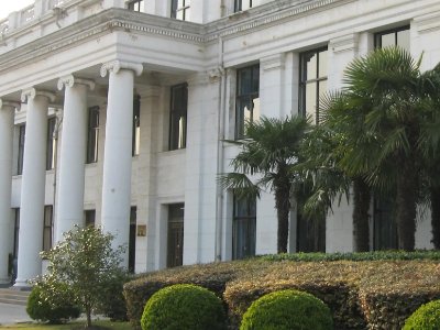 吉林大学有专科专业吗？