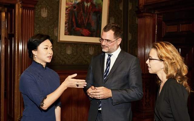 金星连发三条微博质问江苏卫视，她到底有多刚？